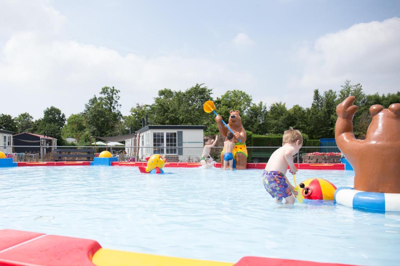 Luxe 5-Persoons Chalet Op Familiecamping Baarland Zewnętrze zdjęcie