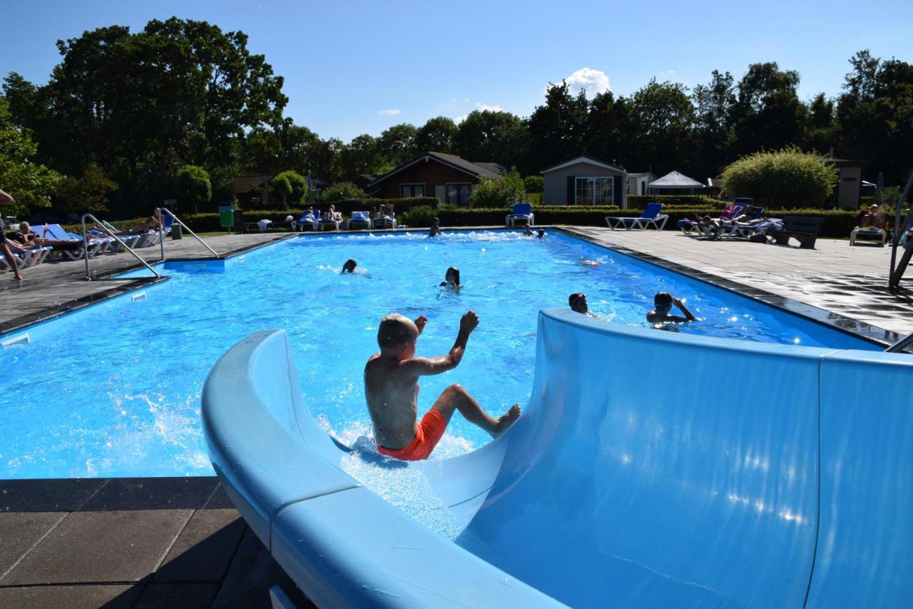 Luxe 5-Persoons Chalet Op Familiecamping Baarland Zewnętrze zdjęcie