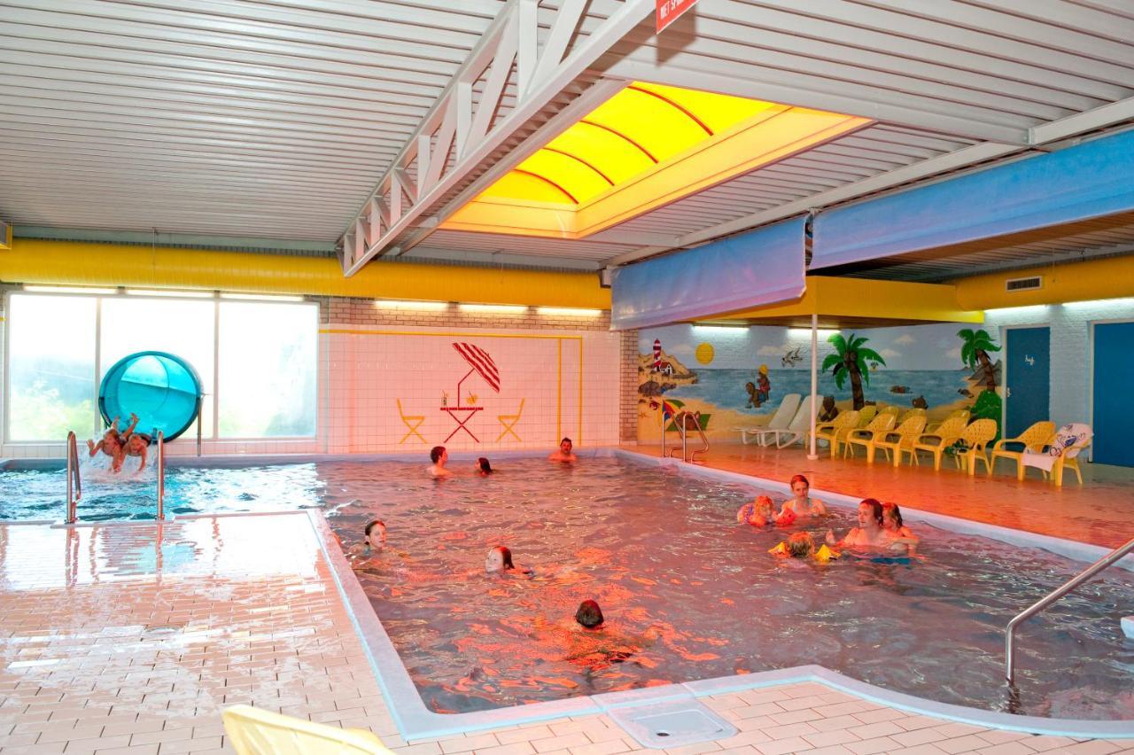 Luxe 5-Persoons Chalet Op Familiecamping Baarland Zewnętrze zdjęcie