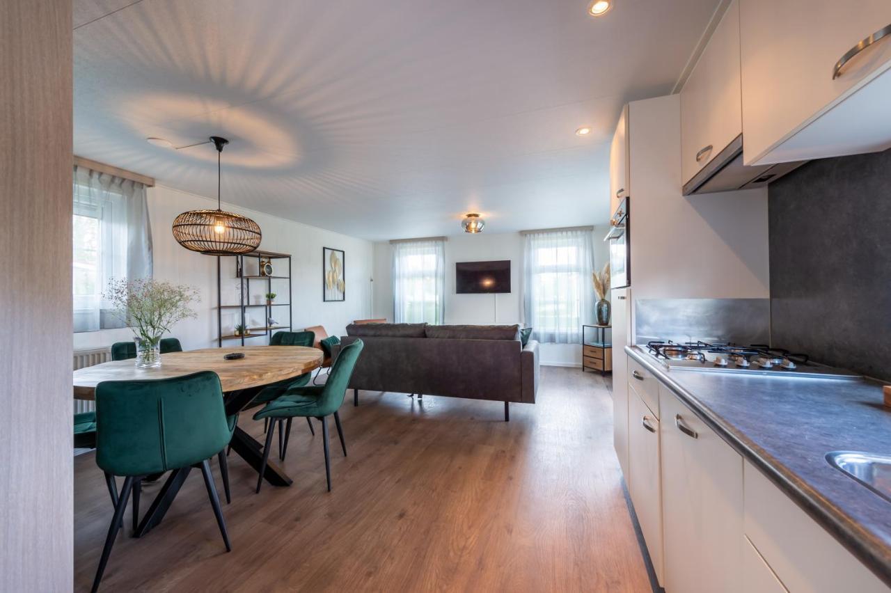 Luxe 5-Persoons Chalet Op Familiecamping Baarland Zewnętrze zdjęcie